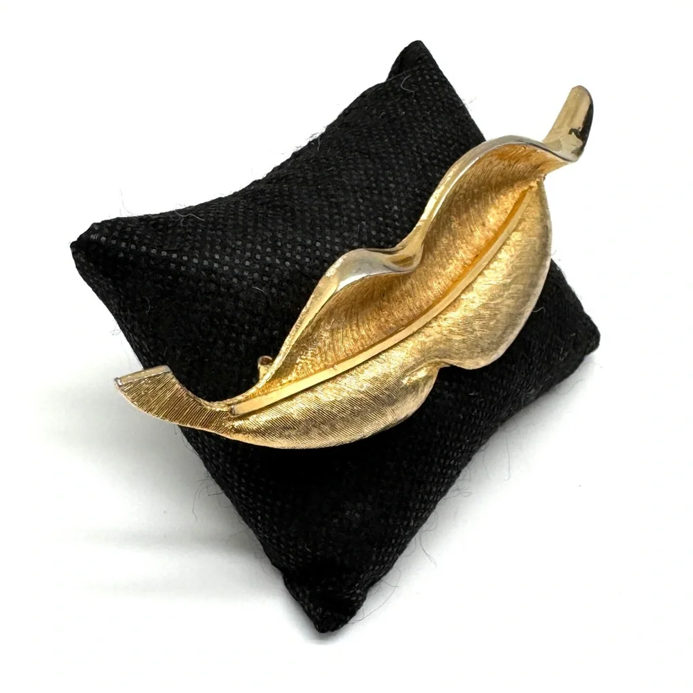 B.S.K. Vintage Brushed Goldtone Leaf Brooch Midcentury Pin